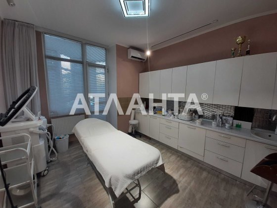 ЖК Перекресток. 5 Фонтана. 2 комн. 66 м используют под салон. Одеса