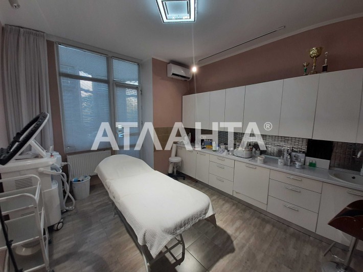 ЖК Перекресток. 5 Фонтана. 2 комн. 66 м используют под салон. - фото 1