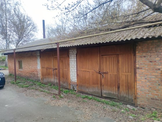 Гараж, приміщення в центрі Черняхов