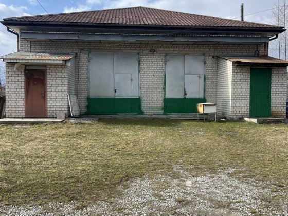 Продаж комерційного приміщення під виробництво на приватній землі Довжик