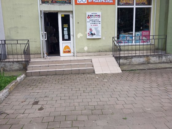 Продаж комерційного приміщення вул. Паркова 18В м.Івано-Франківськ Угорники