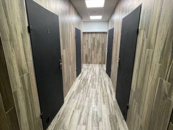 Пʼять окремих кімнат. Продаж приміщення з кухнею та душовими
