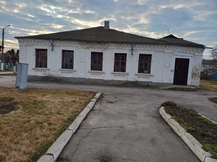 Нежитлова будівля 221,1 м2, 0,09 га Сквира, вул. Болсуновського 33 - фото 1