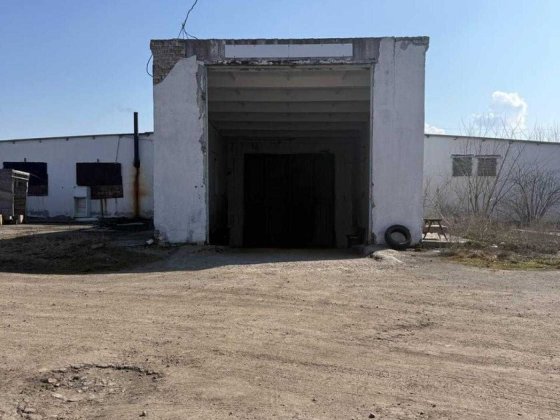 Овочесховище 2600 кв.м. Висота в'їзних воріт 4м/Висота основного приміщення до 7 м/Окрема територія/ Красиловка