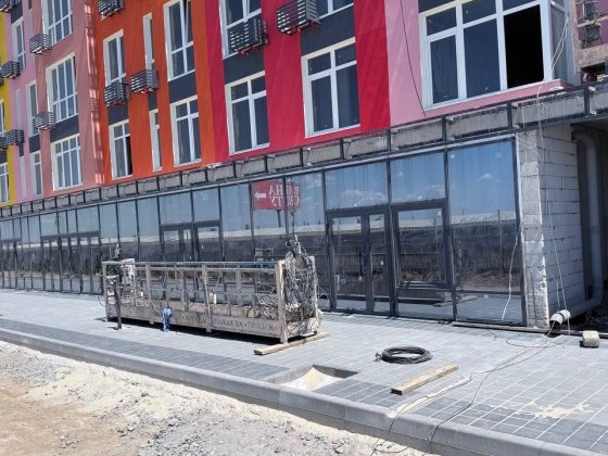 В продаже фасадные коммерческие помещения под бизнес в Артвиль 7 км Авангард