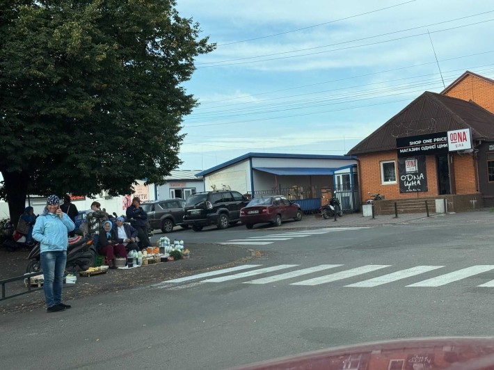 Продам комплекс комерційних  будівель з ринком - фото 1