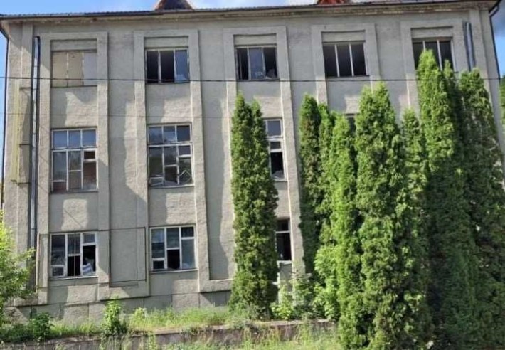 Трьохповерхова будівля 1 140.4 м2, м. Кролевець, вул. Ранкова 27А - фото 1