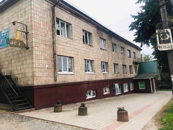 Нежитлові приміщення 265.8 м2. Монастириська, вул. Бандери 7 - фото 1