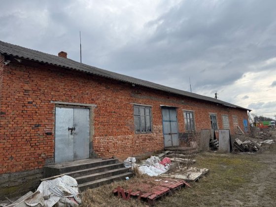 Комерційне приміщення 240 м² на ділянці 17 соток, 10 км від Чернівців Редковцы