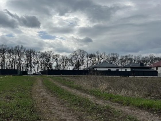 Земельна ділянка в Зарічанах