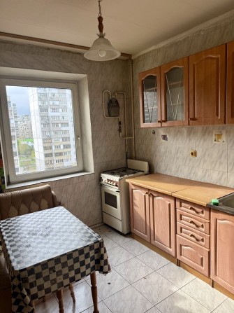 Продаж 2к квартири біля метро Харківська - фото 1