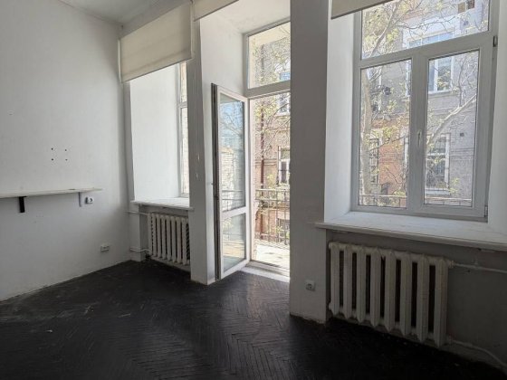 Продаж двокімнатної квартири у самому центрі столиці за адресою Антоновича 59