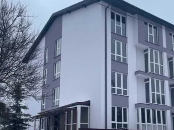 поруч з метро Бориспільська і  школою. Новий клубний будинок Київ
