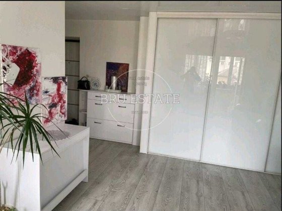 Продам 2 к квартира з гарним ремонтом Харківське шосе ,9 Дарницька площа м. Дарниця Дніпровський р-н Київ