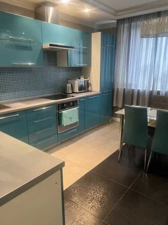 2-кімнатна квартира 62м², Феодосійська 1, з ремонтом, низький поверх, метро Деміївська - фото 1