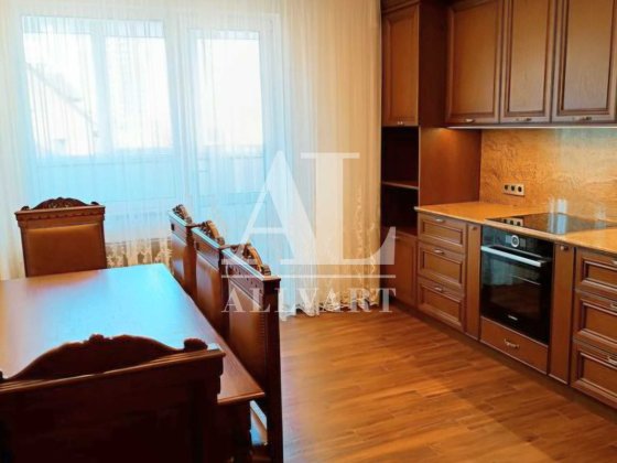 Продаж 3-кімнатної квартири з ремонтом ЖК "Деміївка", вул. Деміївська, метро Деміївка