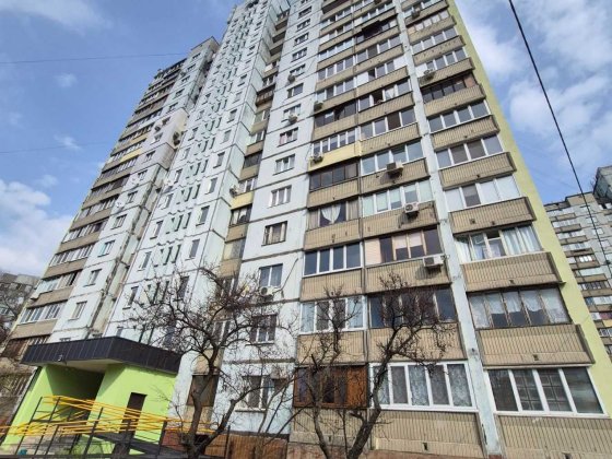 Продам 2-х кімнатну квартиру 56м2 на лівому березі вул. Хорольська Киев