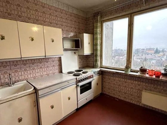 Продаж 3-к квартира м. Диміївська з ремонтом