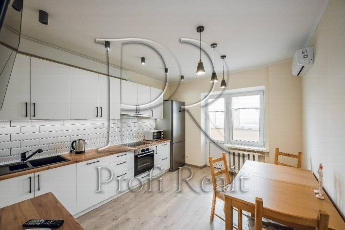 Продаж 1 кімн. квартири на проспекті Бажана 5Г біля метро Харківська - фото 1