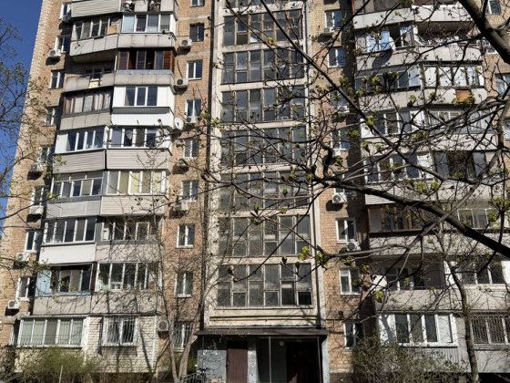 Продаж Оболонь Мінська 7хв від метро Героїв полку Азов ,1-а Цегла Газ Киев