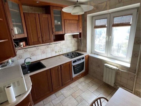 Продаж 2к квартири вул. Мілютенко 15а