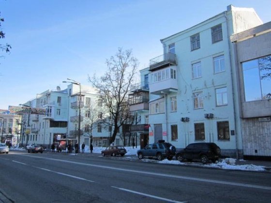 Вул Грушевського. 111 м кв в цоколі. 4 кімнати. Київ