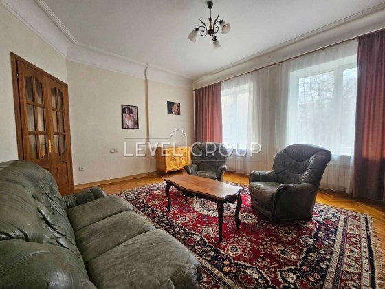 Продам квартиру Печерск Липки Інститу́тська 15/5 Київ