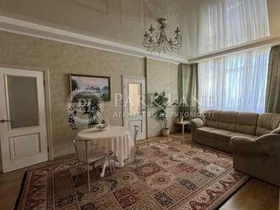 Продаж великої 3-к квартири в Голосіївському районі
