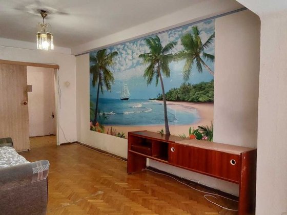 Метро Дарниця-5 хв пішки. Площа 41 м кв. 4 поверх. Газ. Без комісії Киев