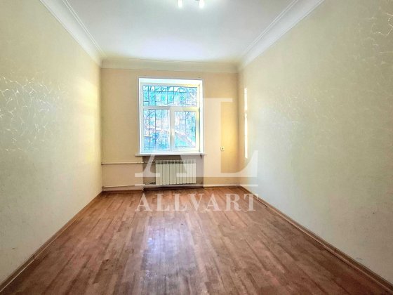 Продаж 2-к квартири без ремонту, Сталінка, Печерськ, вул. Алмазова 1
