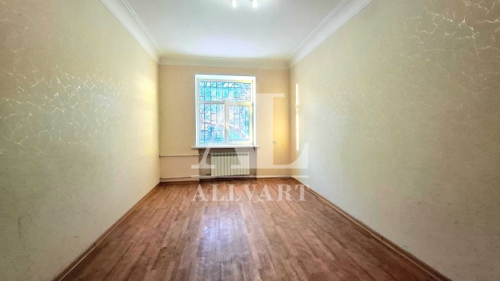 Продаж 2-к квартири без ремонту, Сталінка, Печерськ, вул. Алмазова 1 - фото 1