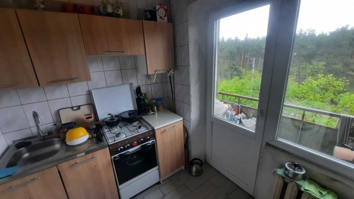 Продам 1 кімнатну Деснянскький, метро Лісова, 5 поверх, вул. Кубанської України - фото 1