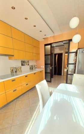 Продам  2 -к квартиру в ЖК Комфорт Таун - фото 1
