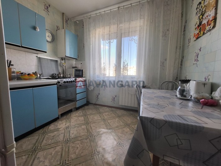 Продам 2-к квартиру біля метро Оболонь, вул. Героїв Дніпра - фото 1