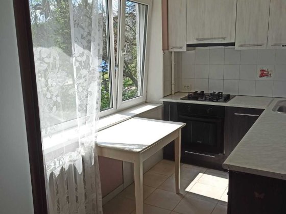 Продаж 2-к квартири, пр. Воскресенський, 40а. Євроремонт, газ  2-й поверх Київ