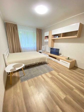 Продам 1 кв-ру, Райдужная, 3а, евроремонт, меблирована, без  комисси - фото 1