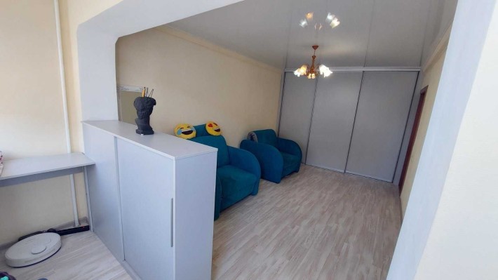 Простора 2-к квартира 50 м² з ремонтом вул. Мілютенко 18 - фото 1