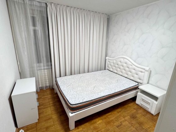 Продається 2-кім квартира по вул. Кіото, 13 поруч з метро Лісова Київ