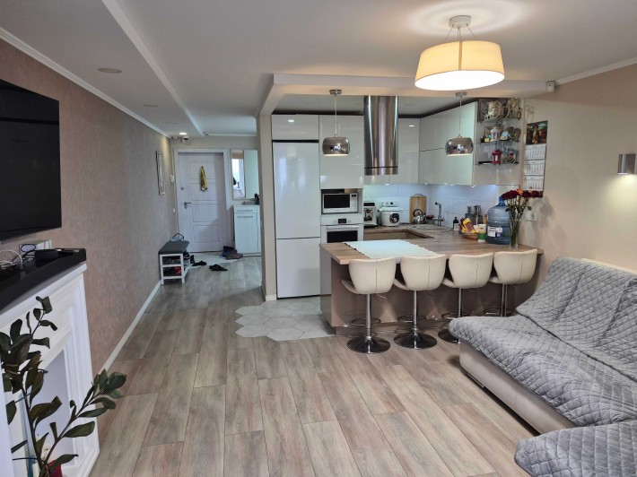 Продам 3к,  вул. Азербайджанська, 16/1, сучасний ремонт. - фото 1