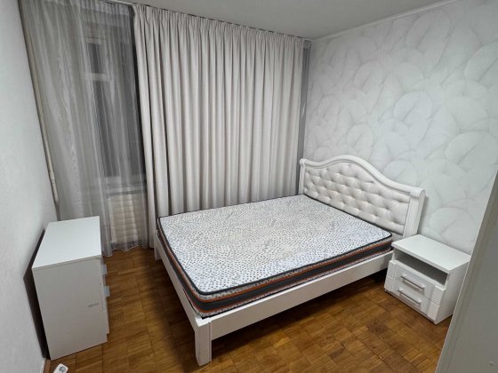 Продам 2-кімнатну квартиру по вул. Кіото 13 Київ