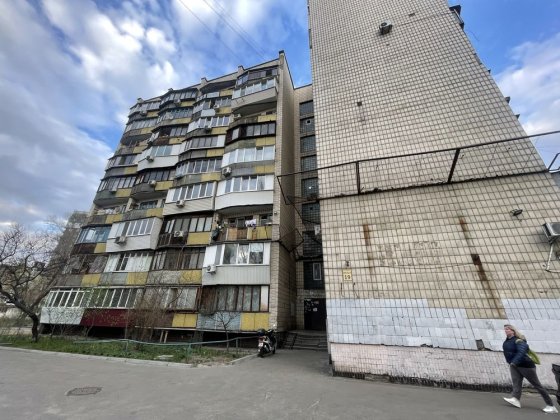 Продаж 1-к кв Празька  буд.19 Дарницька площа Киев