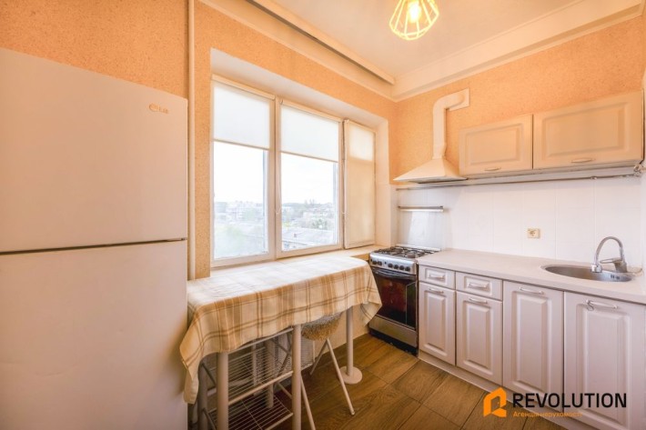 Без%, вул. Васильківська 5/7, 2-кім, метро ГОЛОСІЇВСЬКА 2 хв пішки - фото 1