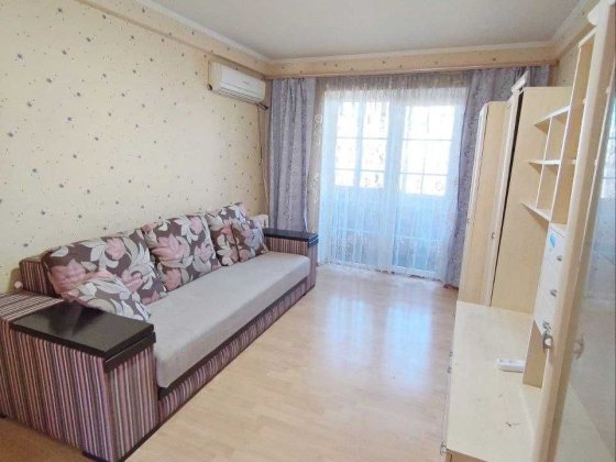 Продам трикімнатну Лівобережна вул. Мартоса (Плєханова) 4а Київ