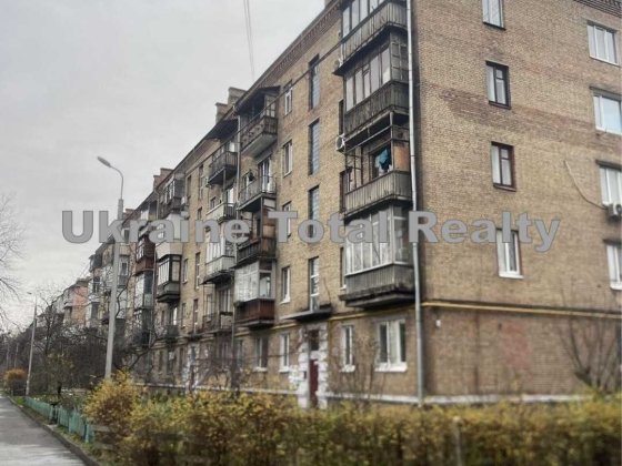 Дарницька площа! 2к квартира біля метро Чернігівська! Вул Пластова (Сергієнка) 17 Київ