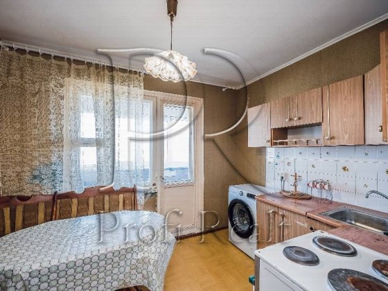 Продаж 2 кімн. квартири по вул. Р.Рейгана ( Т.Драйзера) 1/25
