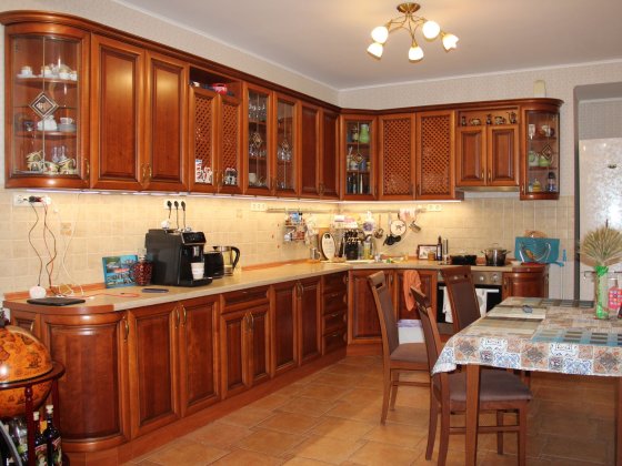 Продам видову 2-рівневу квартиру Ахматової 13Д (інвертор/генератор) Київ