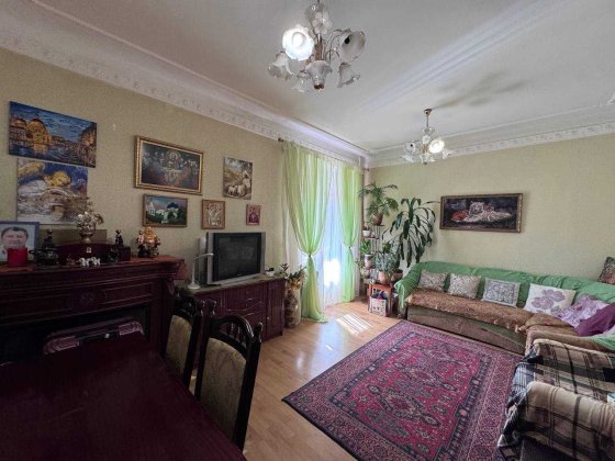 Продам 3 кімнатну світлу сталінку Монтаників 44 Солом'янський Голосіївський