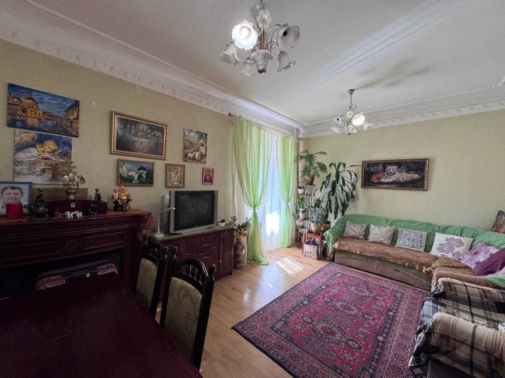 Продам 3 кімнатну світлу сталінку Монтаників 44 Солом'янський Голосіївський - фото 1