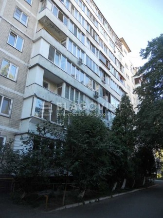 (42м2)Метро Звіренецька-10 хв Печерськ під ремонт - фото 1