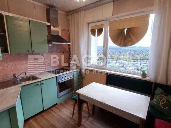 Продається 3 кімнатна  квартира Радужна 65 Київ